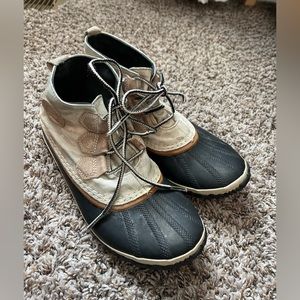 Sorel Out N About Boots size 9.5